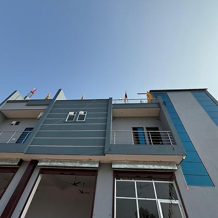 Hotel Raghunath Palace Khātu Kültér fotó
