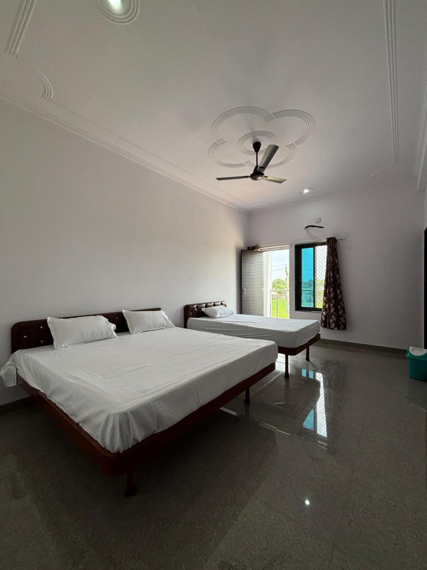 Hotel Raghunath Palace Khātu Kültér fotó