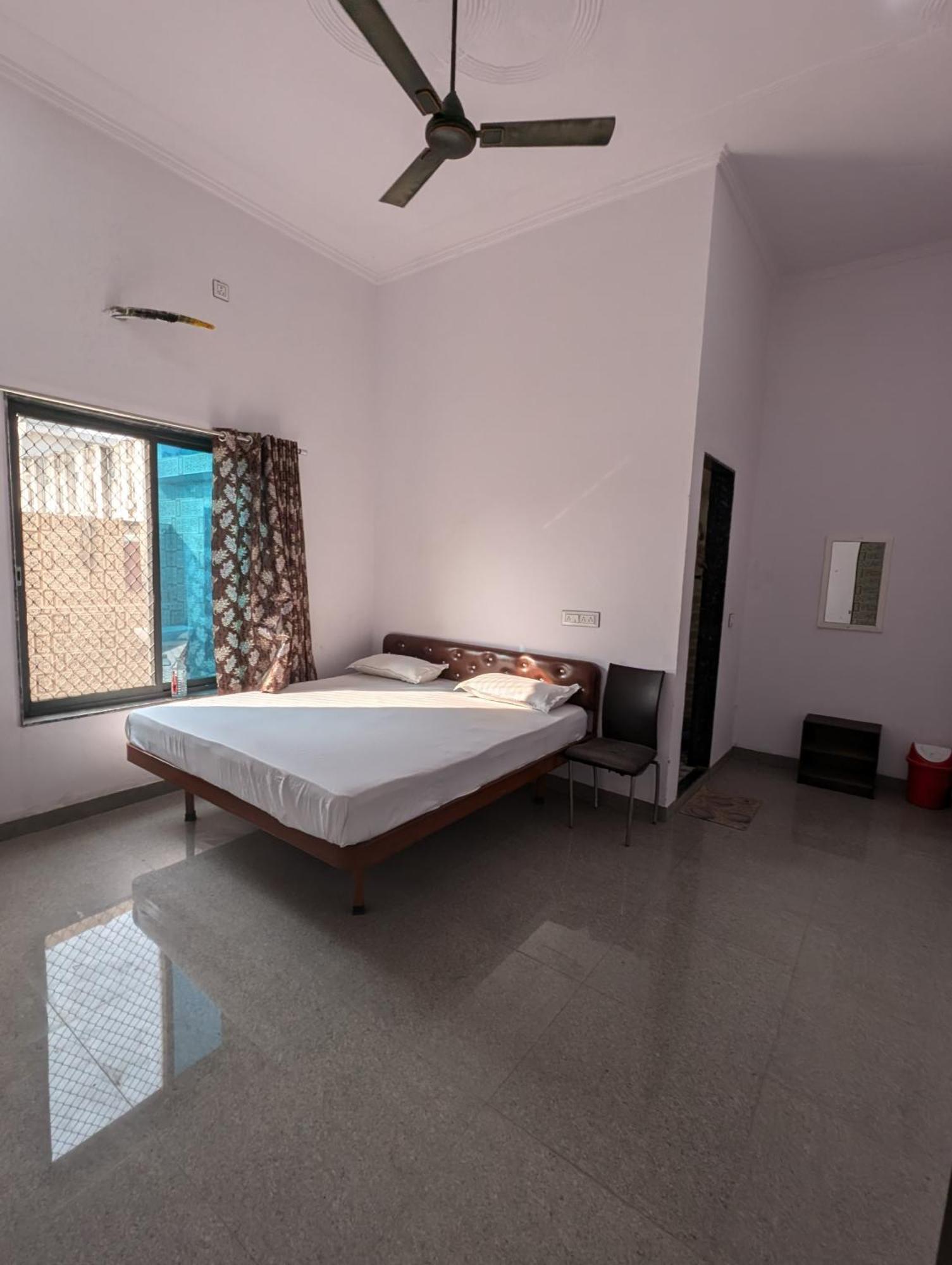 Hotel Raghunath Palace Khātu Kültér fotó