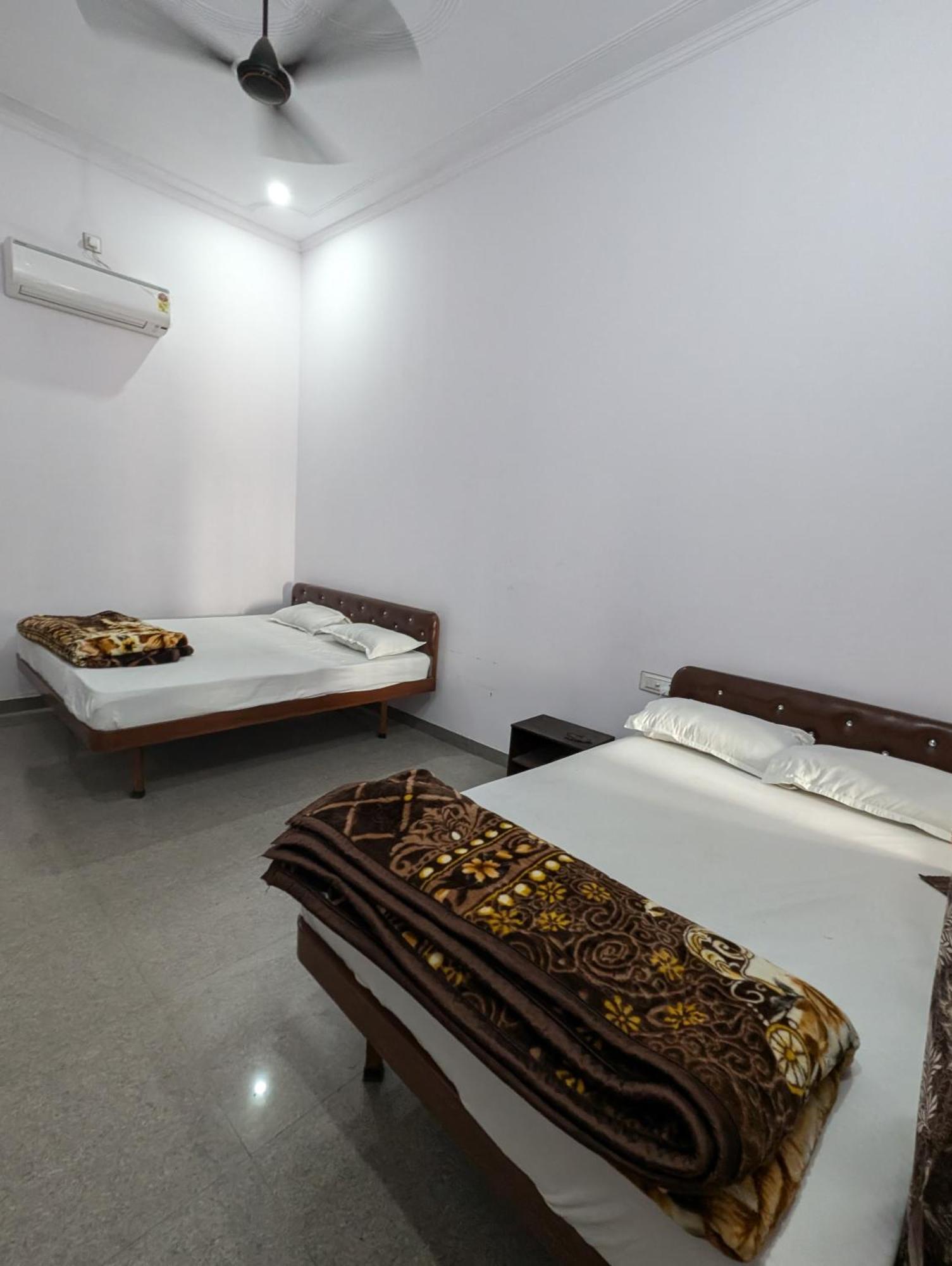 Hotel Raghunath Palace Khātu Kültér fotó