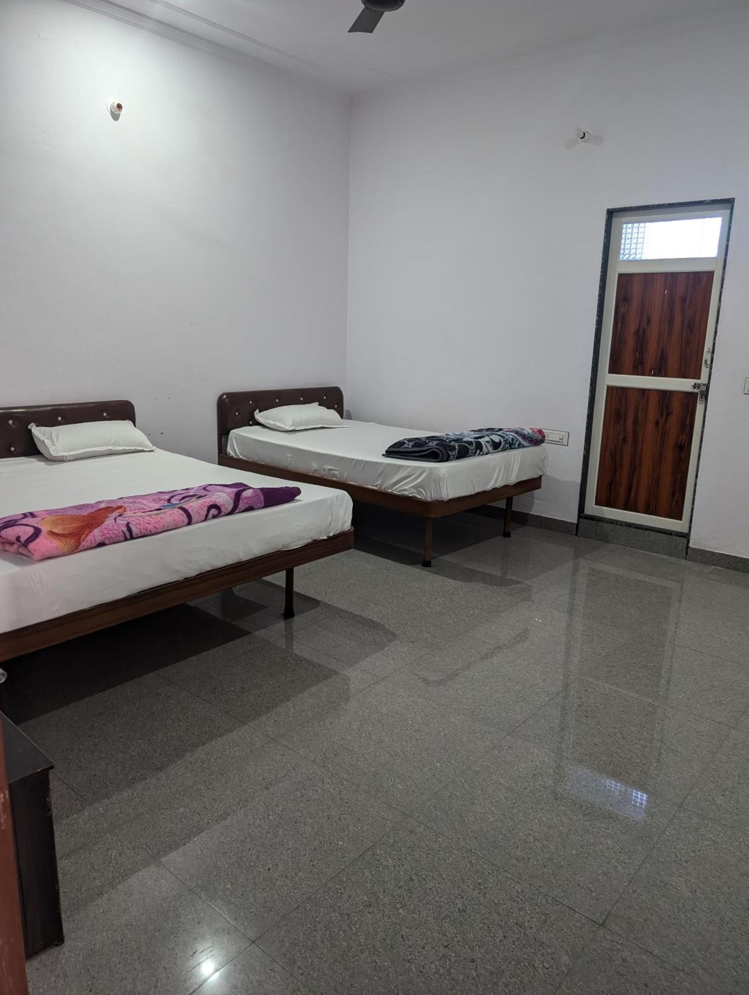 Hotel Raghunath Palace Khātu Kültér fotó